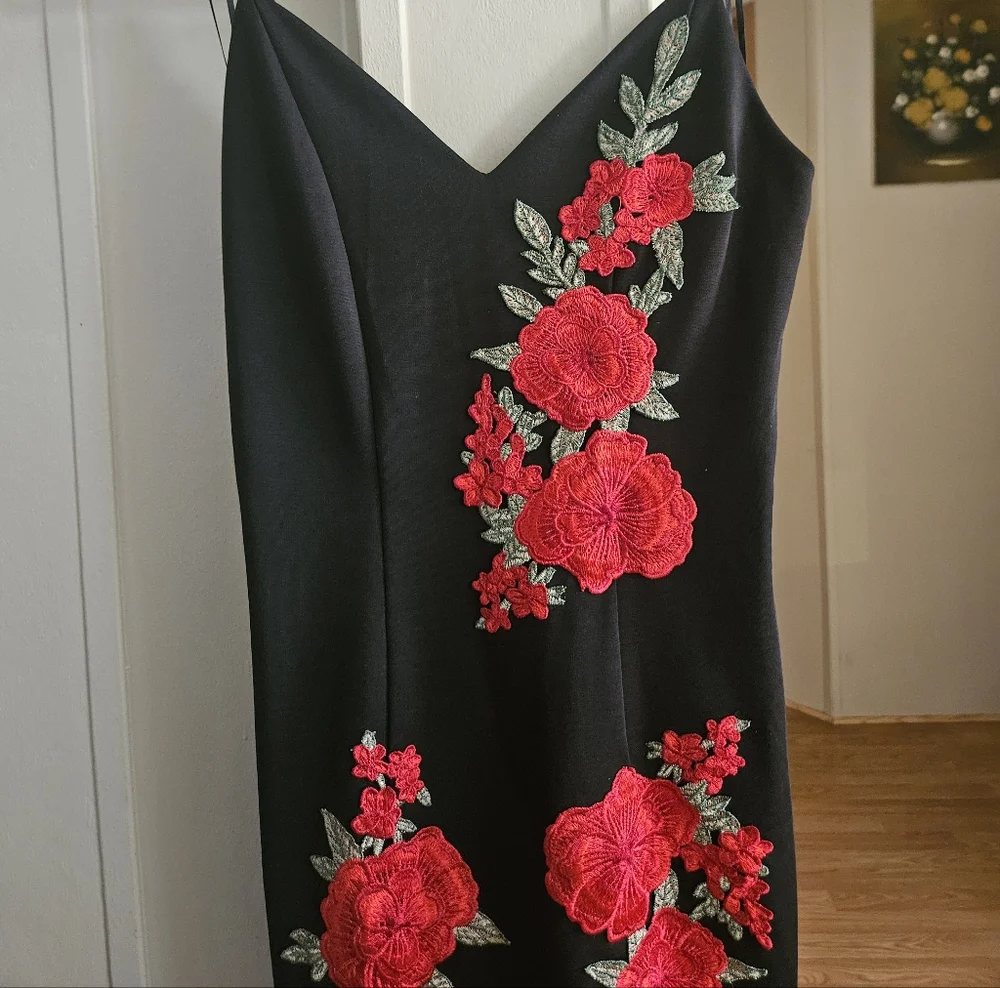 Charlotte Russe Embroidered Rose Bodycon Dress - Picture 3 of 4